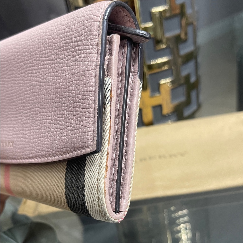**FULL INCLUSION** Burberry Pink and Tan Wallet - Picture 9 of 12